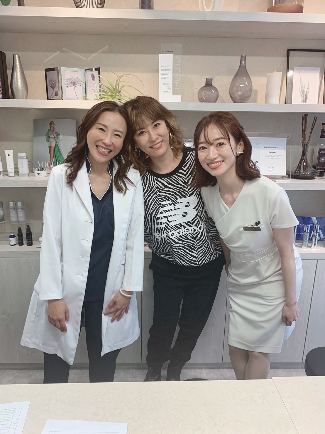 鈴木砂羽さんがyoutubeに イークリニック麻布