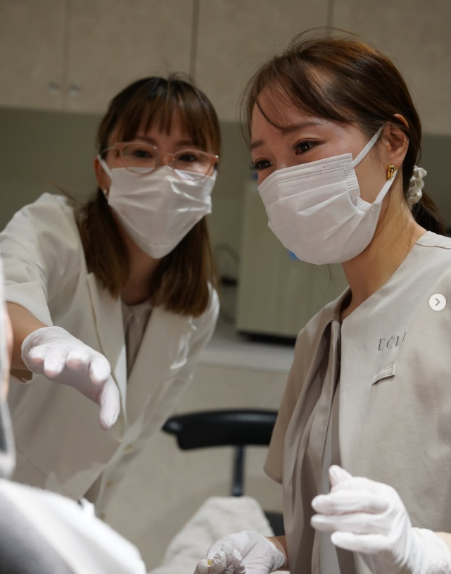 美容医療も「若々しく見せたい」 という気持ちだけでなく、 これからの人生を心地よく過ごすためのものへ、 少しずつ変わってきているように思います。